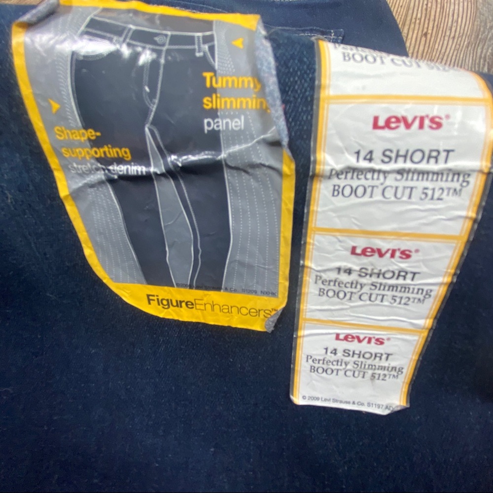 Levi's Perfectly Slimming Bootcut High Rise Jeans - Picture 5 of 8